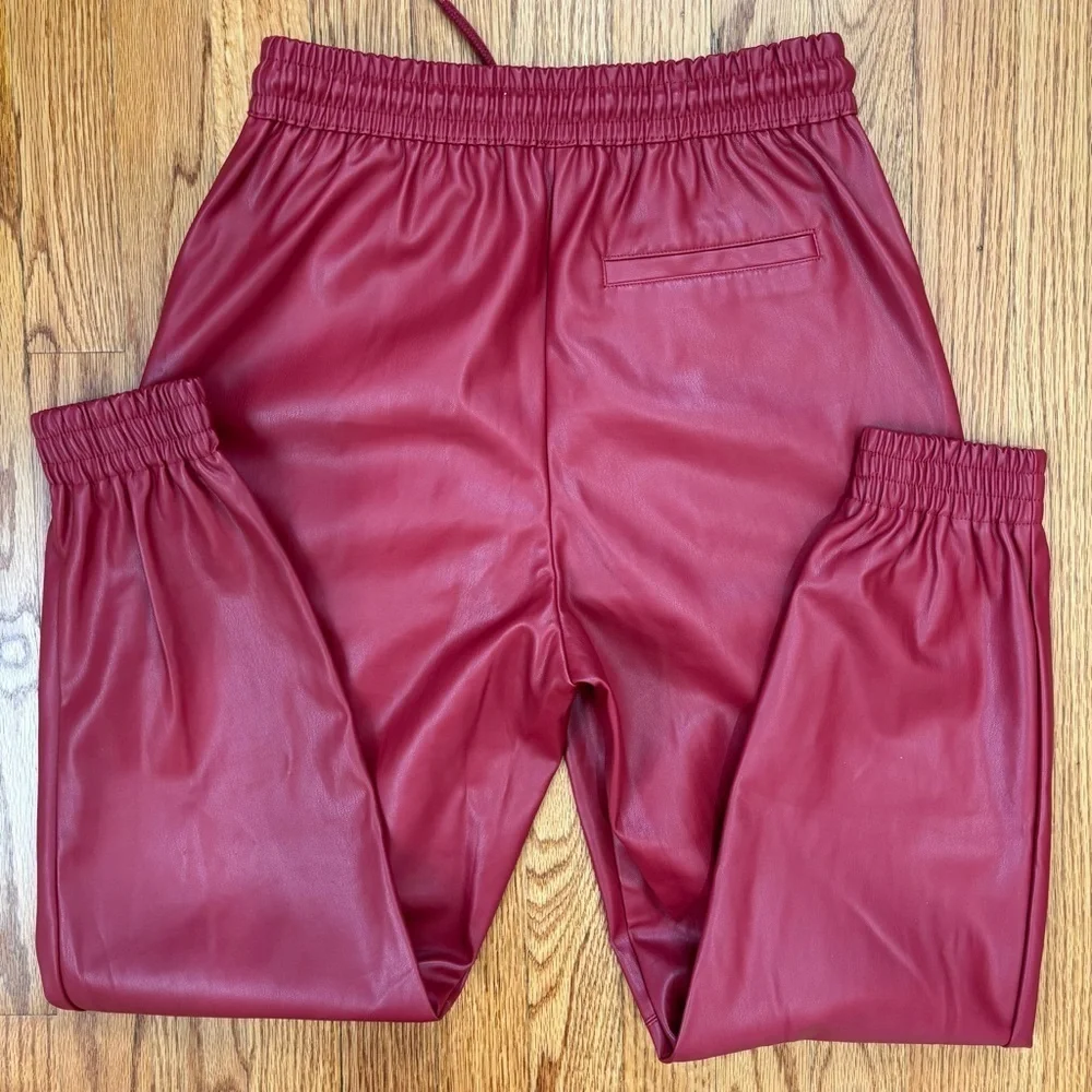 Zara Red High Rise Faux Leather Relaxed Fit pull on Preppy Jogger Pants XS/W26